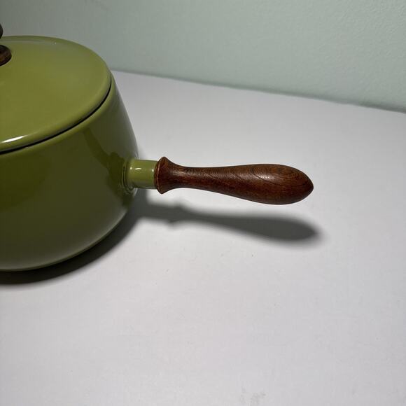 Vintage 70s Retro Avocado Green Fondue Pot Wood Handle - Picture 2 of 5